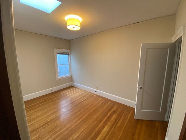 Building Photo - Epic REA - Spacious Light-filled Corner House 4BD/ 2BA