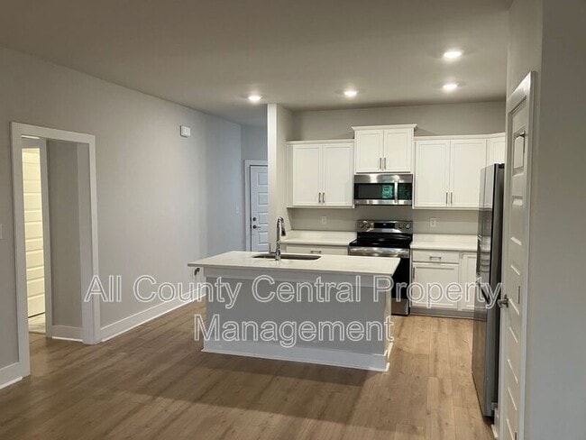 Building Photo - 132 Clift Farm Dr