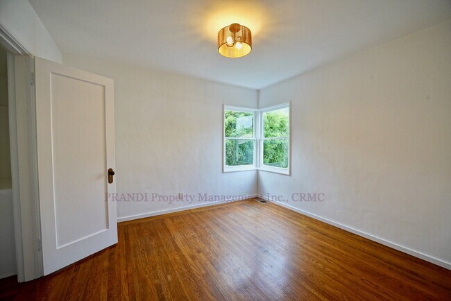 Building Photo - West End Home, Freshly Renovated, Close to Downtown