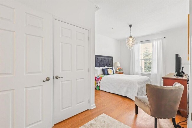 Building Photo - 2310 Silver Palm Dr