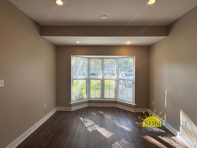 Building Photo - Charming 3-Bedroom Home in Prime Navarre L...