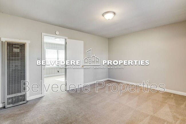 Building Photo - 215 McIver St