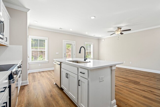 Building Photo - 904 Winslow Ct
