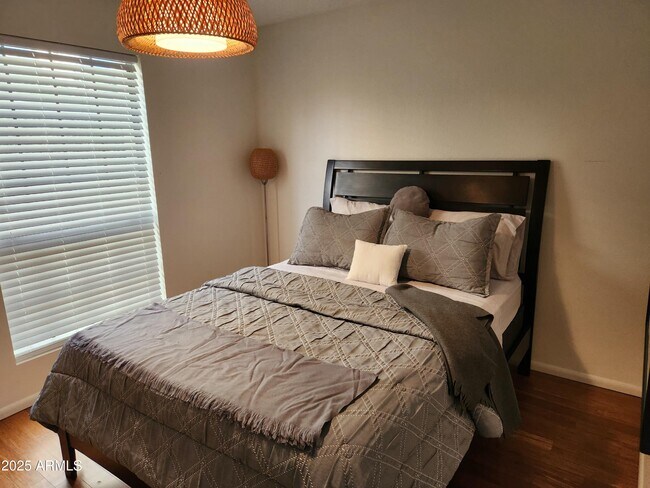 Building Photo - 7557 N Dreamy Draw Dr