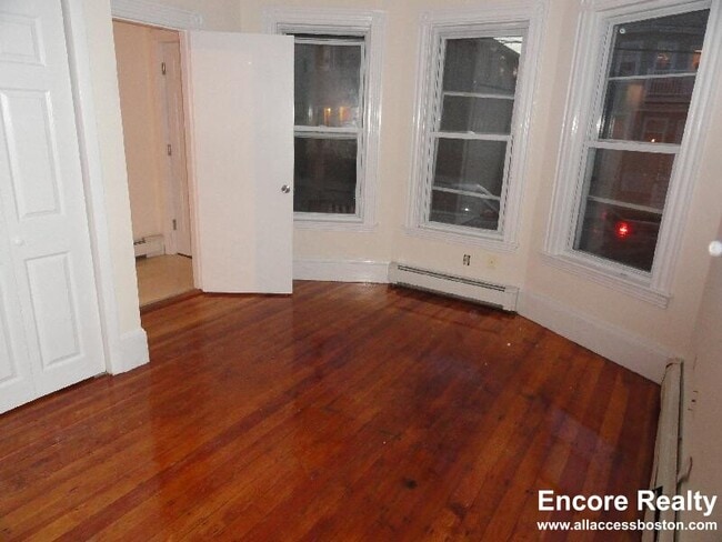 Building Photo - 68 Winchester St