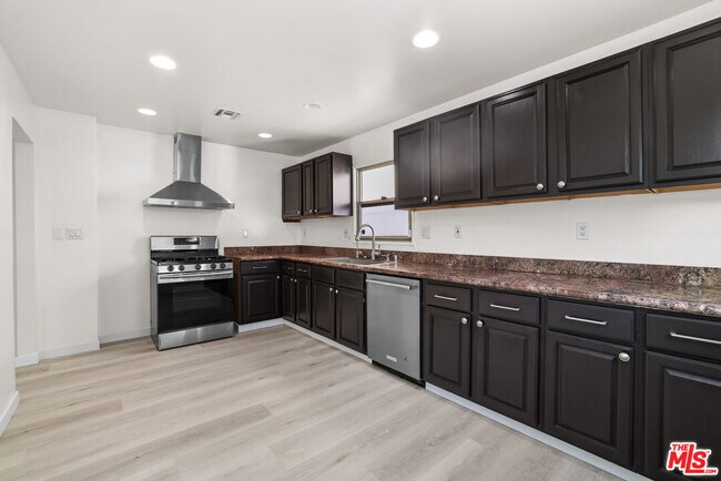 Building Photo - 20464 Elkwood St