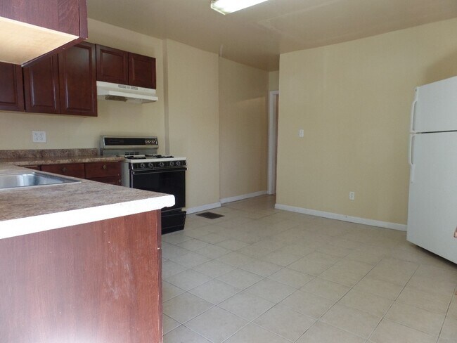 Building Photo - 124 S Walter Ave