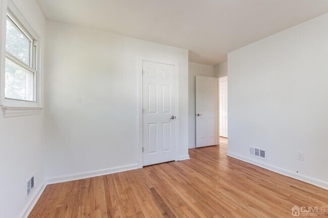 Building Photo - 21 Heathcote Ave