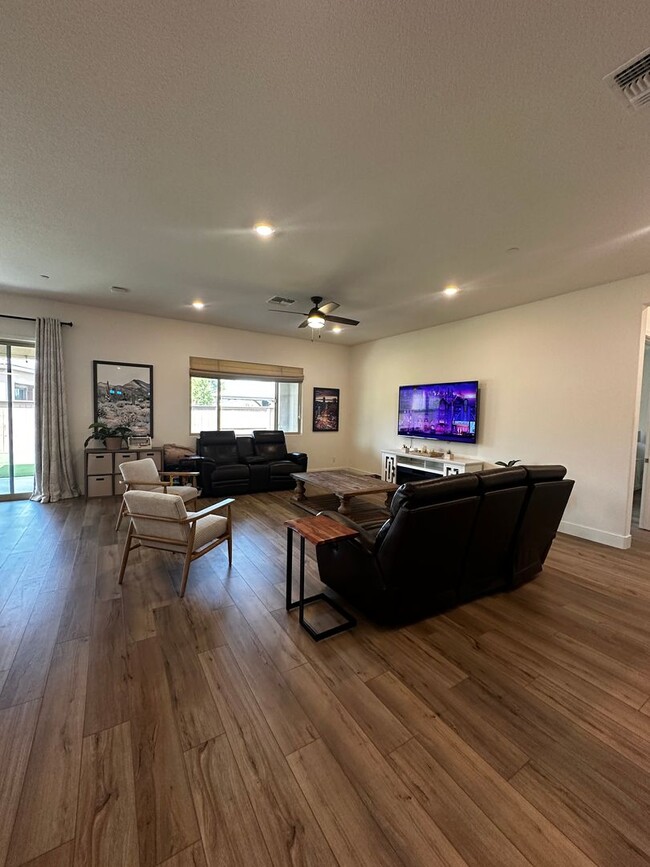 Building Photo - Single-story home in Spring Lake