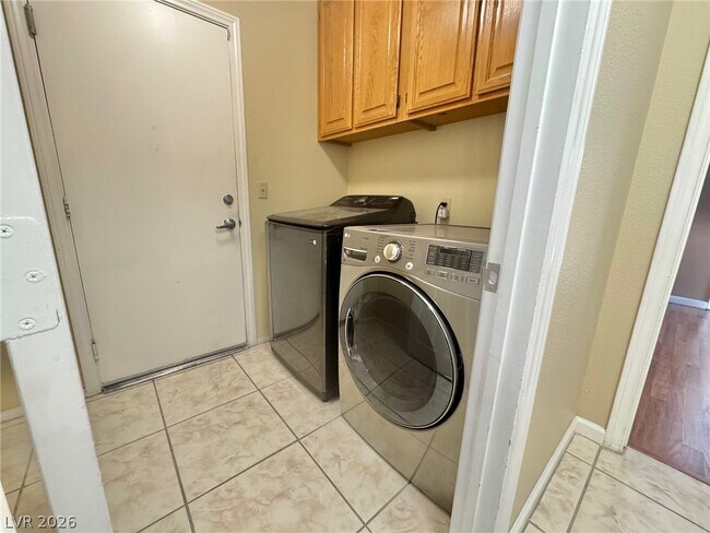 Building Photo - 8240 Tivoli Cove Dr