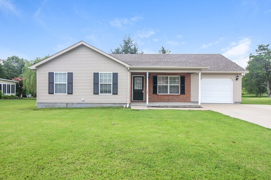 Primary Photo - 731 Clear Cir