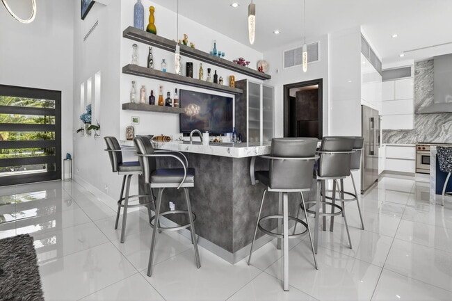 Building Photo - 334 Isle of Capri Dr