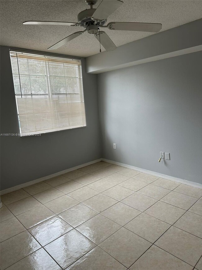 Building Photo - 1 bedroom in Pembroke Pines FL 33025