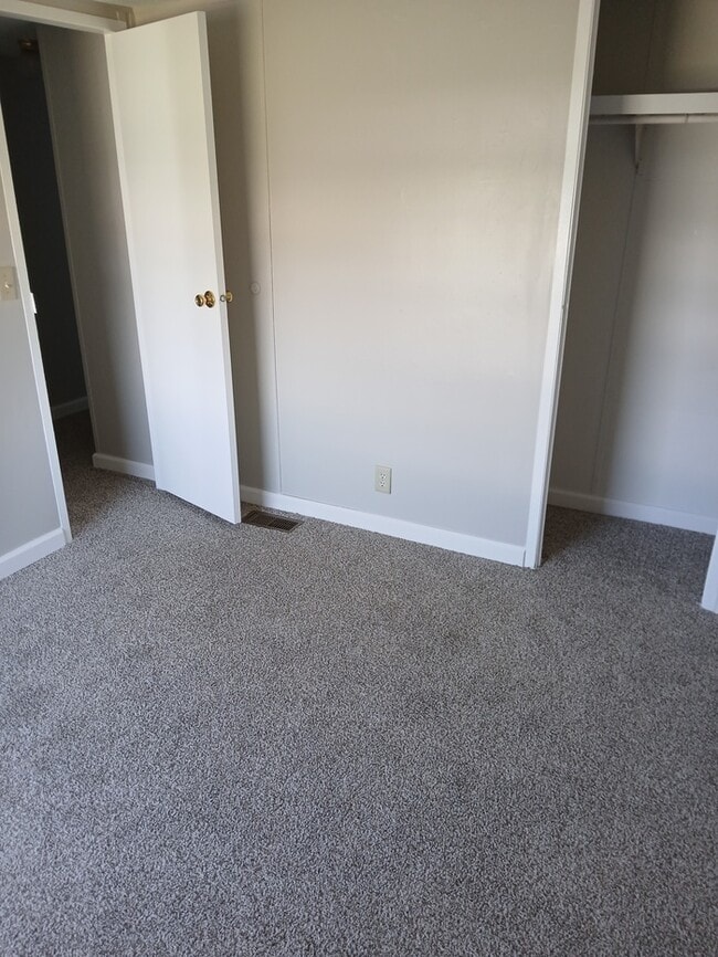 Building Photo - Mobile Home for Sale or Rent