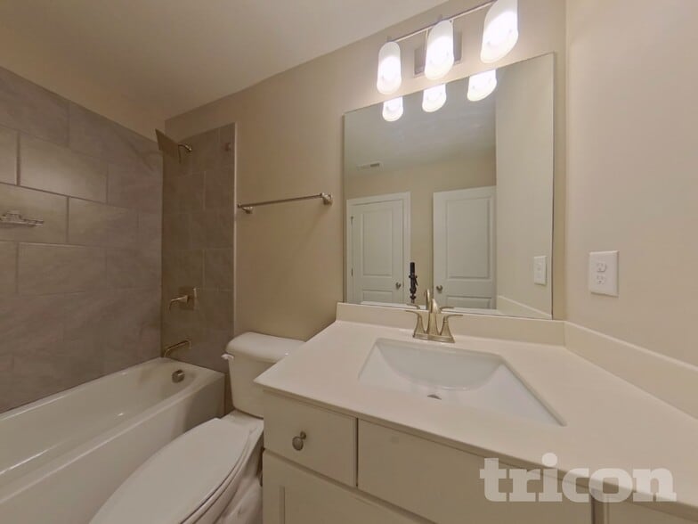 Building Photo - 1990 Woodmont Dr