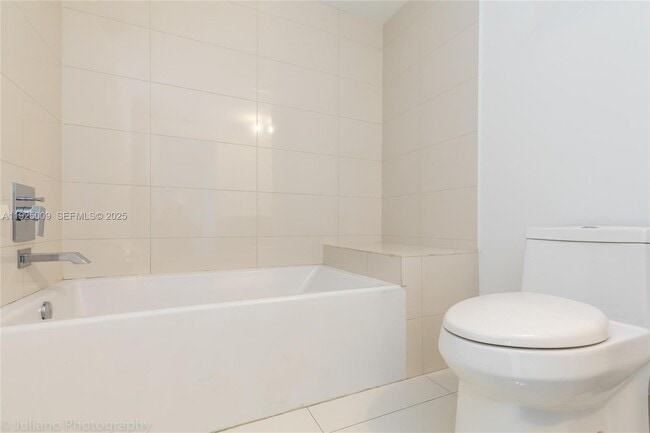 Building Photo - 460 NE 28th St