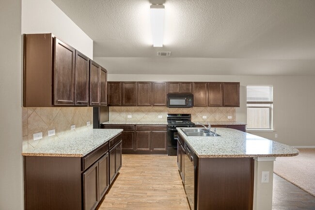 Building Photo - Comfortable 3BR / 2BA Home with Island Kitchen & Private Backyard