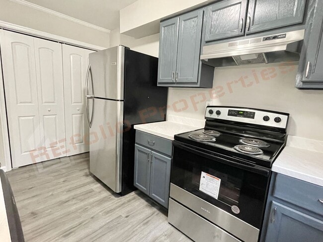 Building Photo - Carpetless 2 BD 1.5 Bath 2 Story Quadplex ...
