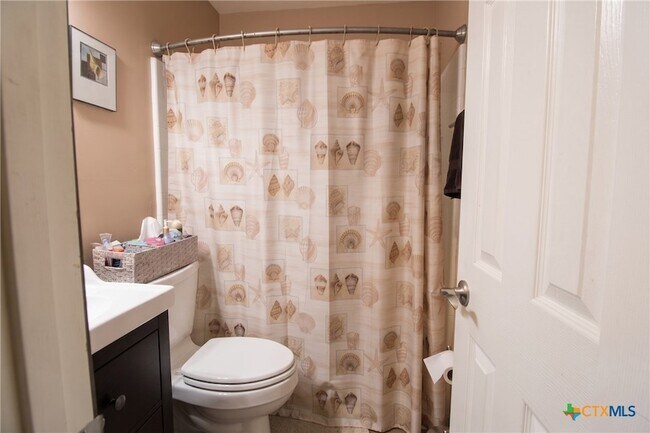 Building Photo - 203 Appaloosa Dr