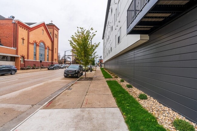 Building Photo - The Delaware: 2-Bedroom Apartment