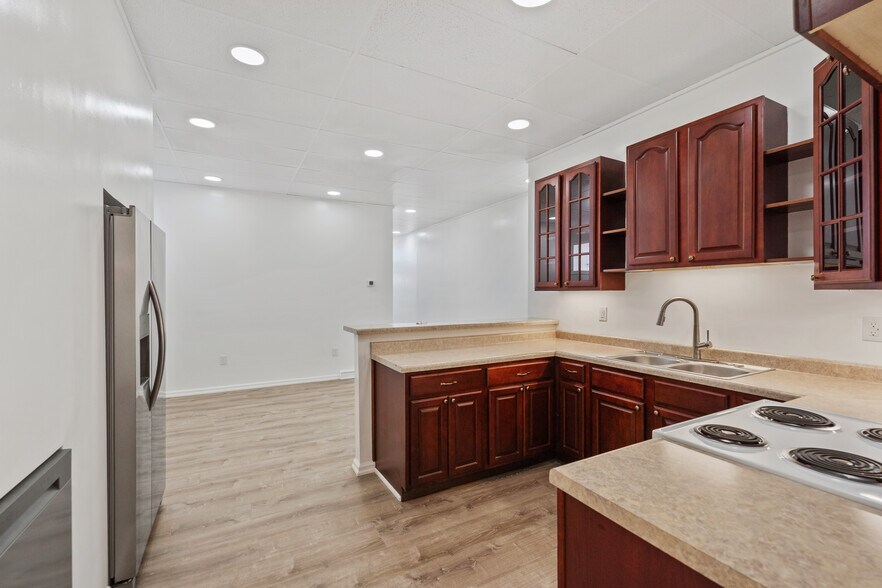 Kitchen - 2500 Sarah St