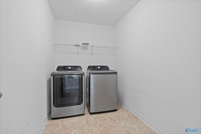 Building Photo - 171 Ranier St