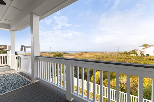 Building Photo - 22520 Bay Point Dr