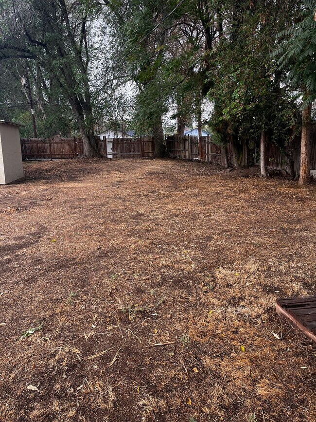 Building Photo - 2 Bedroom Single Family