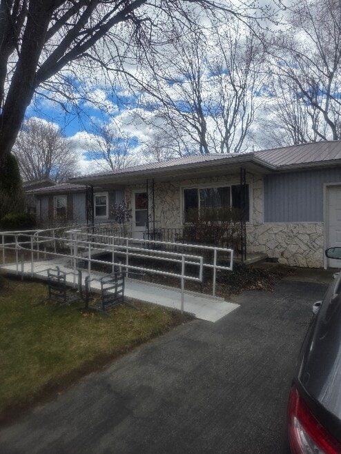 Building Photo - 513 Plainfield Dr