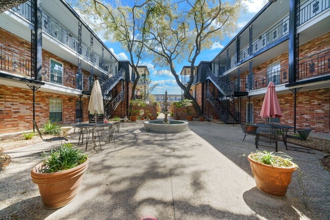 Building Photo - Chic 1-Bed Oasis with Pool & Walk-In Closets in Central San Antonio – $975/mo