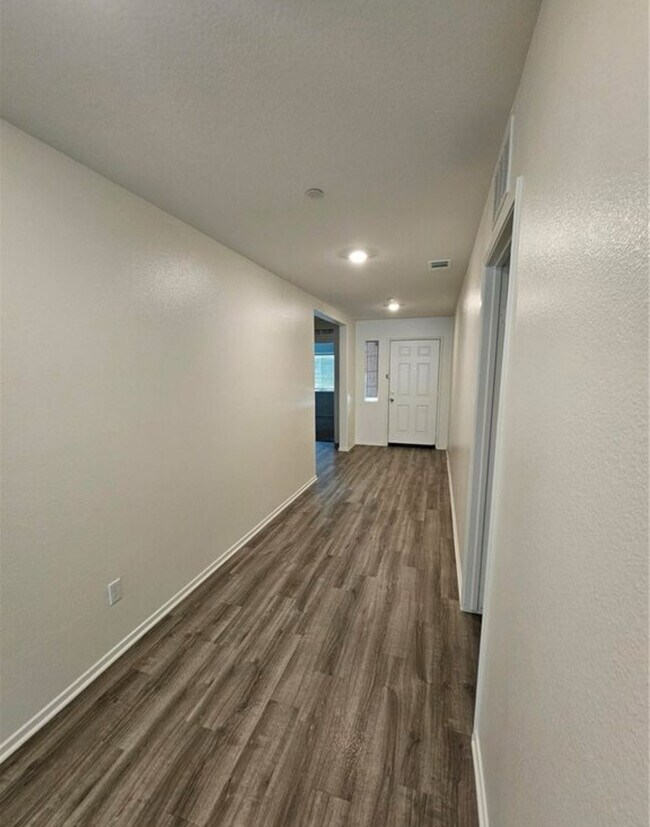 Building Photo - 638 Moondance Ln