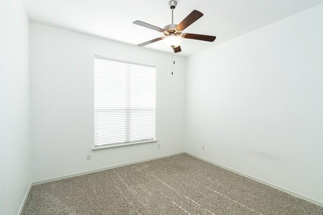 Building Photo - 9610 Kline Ave