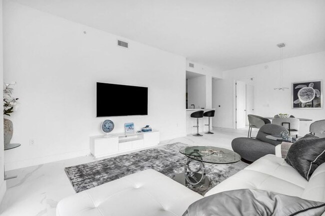 Building Photo - 155 E Boca Raton Rd