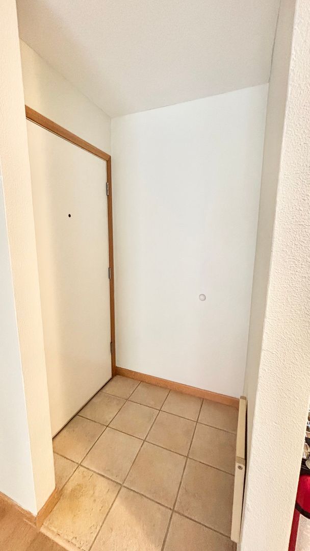 Building Photo - Spacious 2BR/2BA Condo – 1,086 SF + Parking + River Views | NW Portland