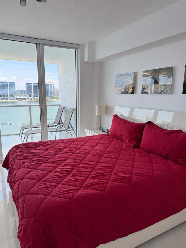 Building Photo - 18100 N Bay Rd