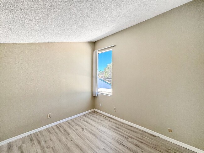 Building Photo - Spacious 1BD/1BA Condo in the Bay Ho Commu...