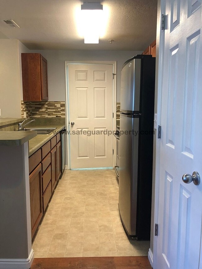 Building Photo - Fabulous 2 Bedroom Condo in Sandy