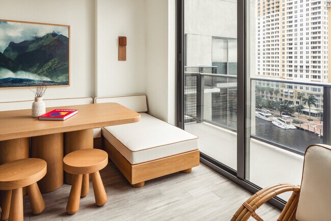 Building Photo - 221 SW 1st Ave