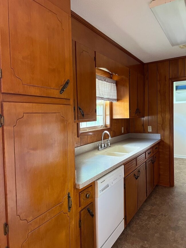 Building Photo - 102 Victoria Dr