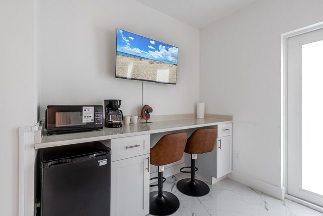 Building Photo - 408 NW 13th Ave