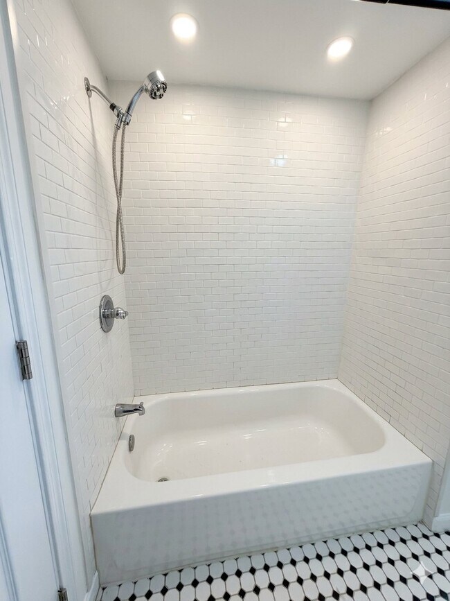 Building Photo - 538 Gerritt St