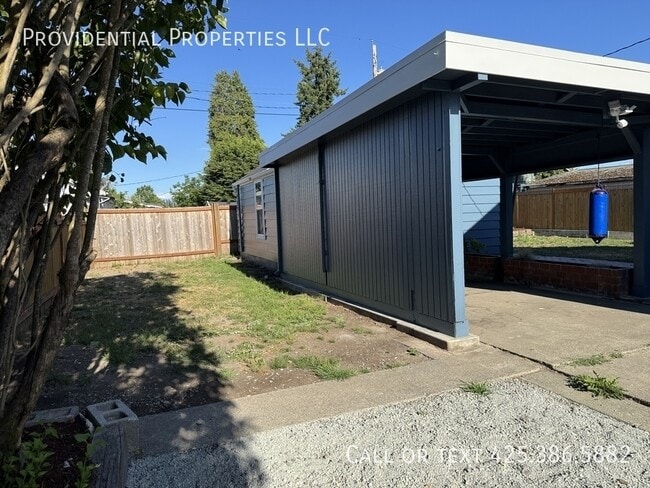 Building Photo - 708 D St SE