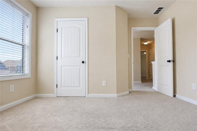 Building Photo - 5817 Park Point