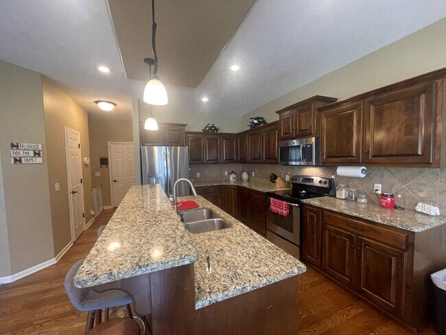 Building Photo - Ranch in Shadow Lake Papillion