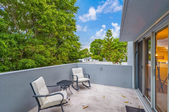 Building Photo - 5837 SW 32nd St