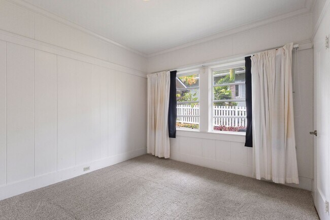 Building Photo - 2910 Nanihale Pl
