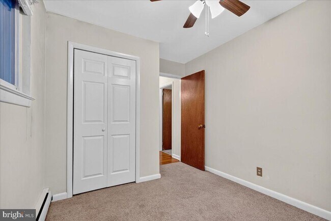 Building Photo - 825 Solly Ave