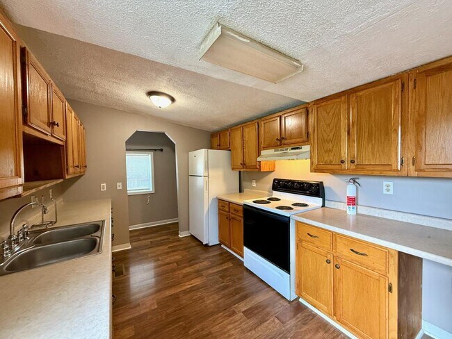 Building Photo - 6710 Cedar Creek Rd