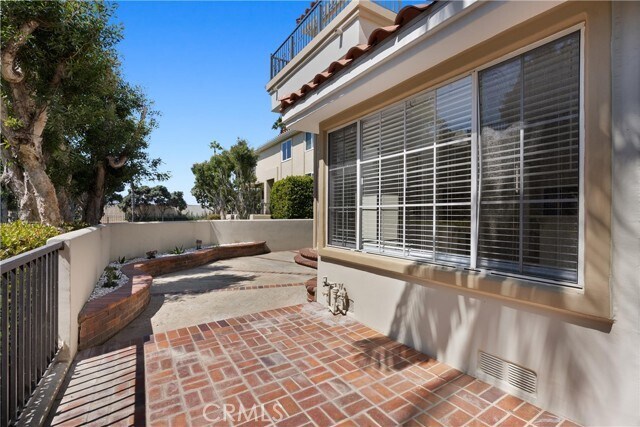 Building Photo - 6042 Shadowbrook Cir
