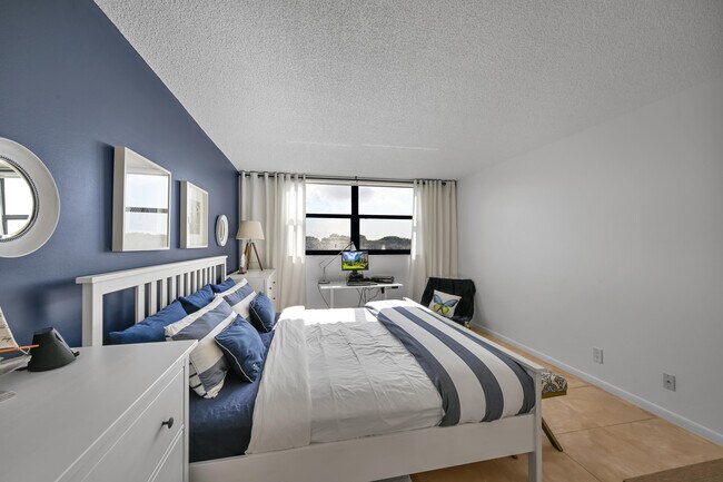 Building Photo - 1266 S Military Trail